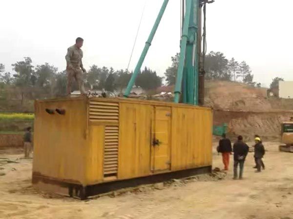望花如何判断水冷式机油散热器密封件是否需要更换？